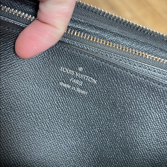 Louis Vuitton EPI Wallet - Picture 7 of 10
